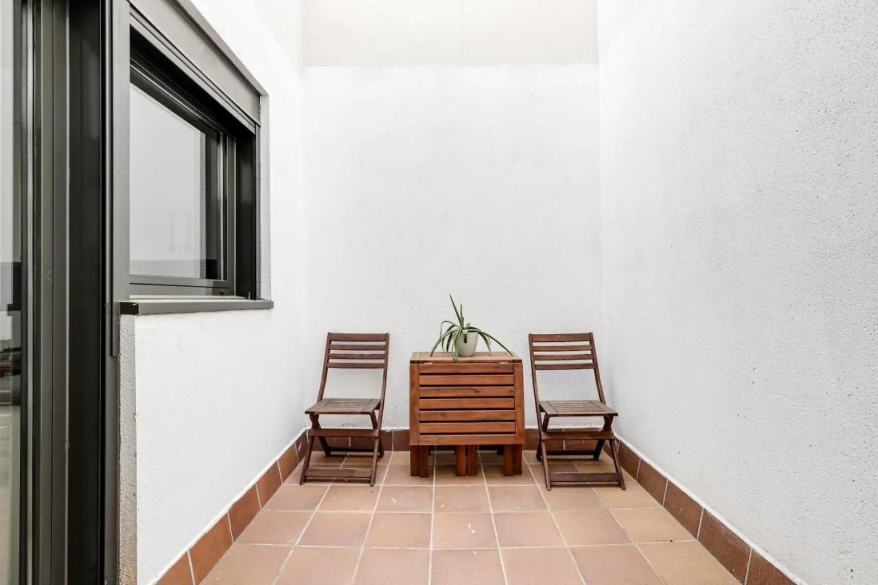 Urban Flats Vallirana Barcelona 0*,
